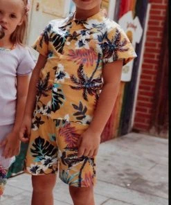 Lola + The Boys Hawaii Summer Set